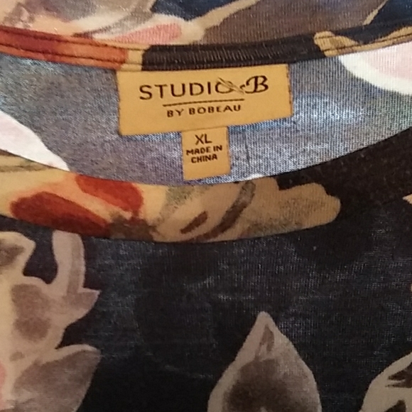 Studio B (by Bobeau) rose pattern tie-off blouse - Picture 4 of 7